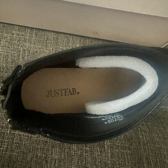 JustFab Women’s suede look black booties, zipper back - Picture 3 of 6